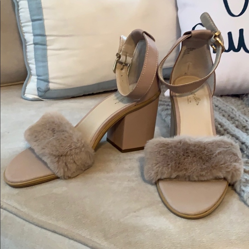 Seychelles – Faux Fur Ankle Strap Sandal nude 7.5
